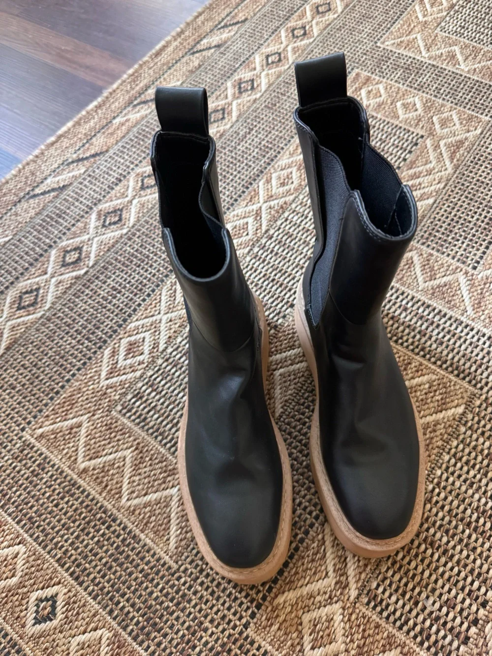 H&M Platform Chelsea Boot Black Tan Gum Sole Chunky Size 38 (7)